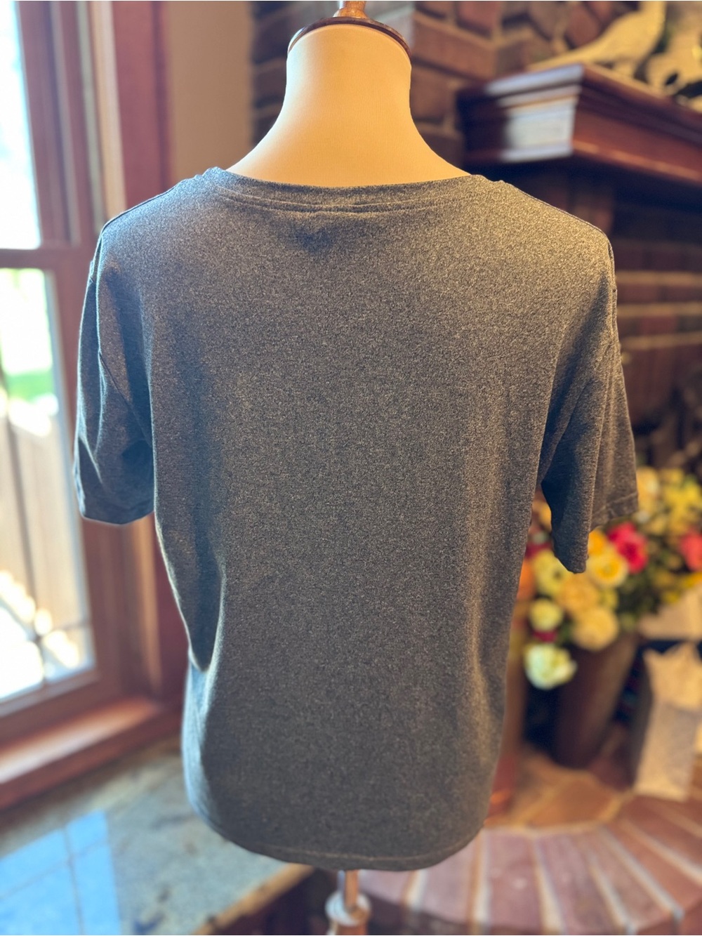 Women's Gray Short-Sleeve Graphic Tee Western country size large - Picture 2 of 4